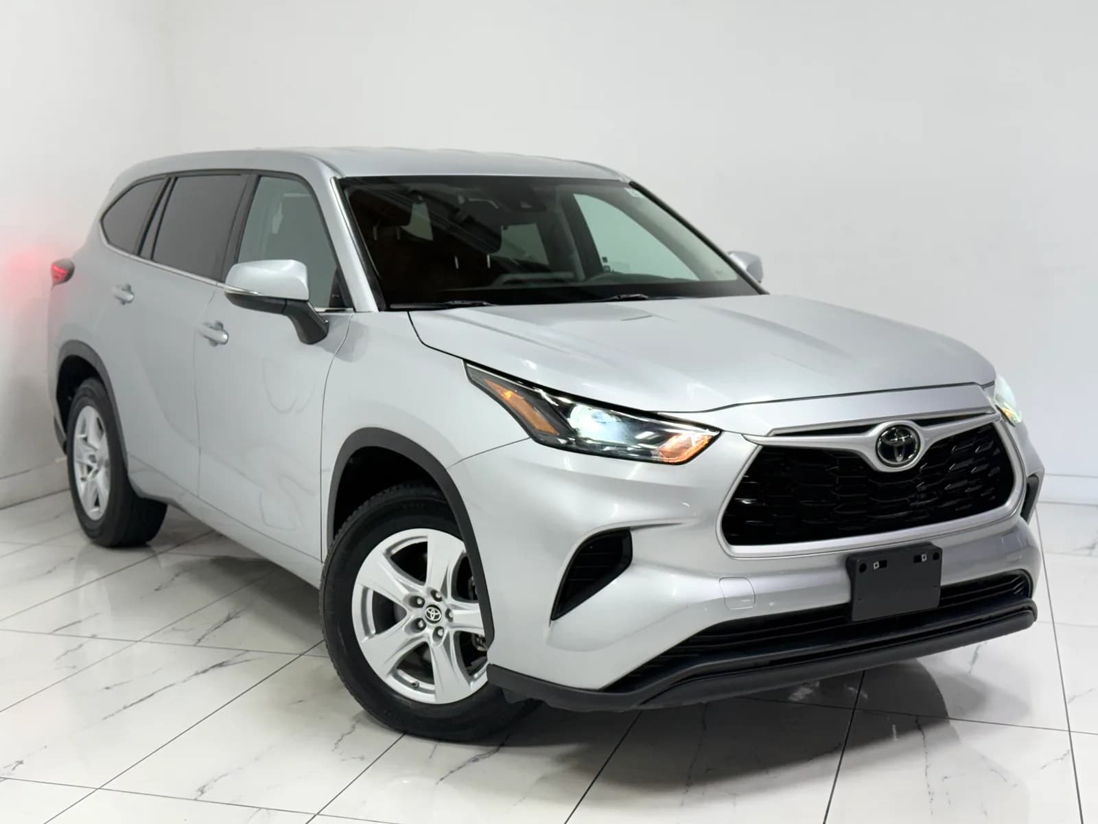 2023 Toyota Highlander LE, L, Limited, Platinum, XLE / XSE (w/ 12.3" multimedia, w/ 8" multimedia)