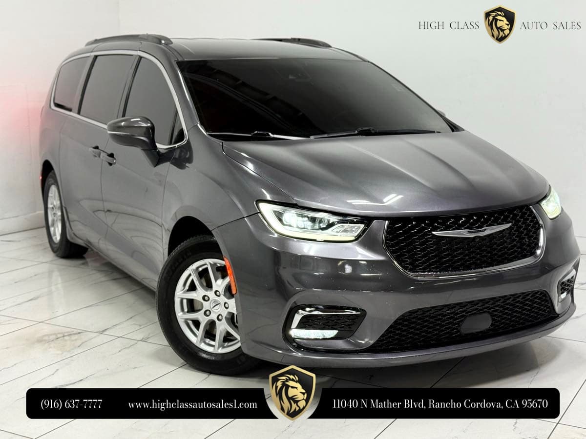 2022 Chrysler Pacifica Touring L Van 4D
