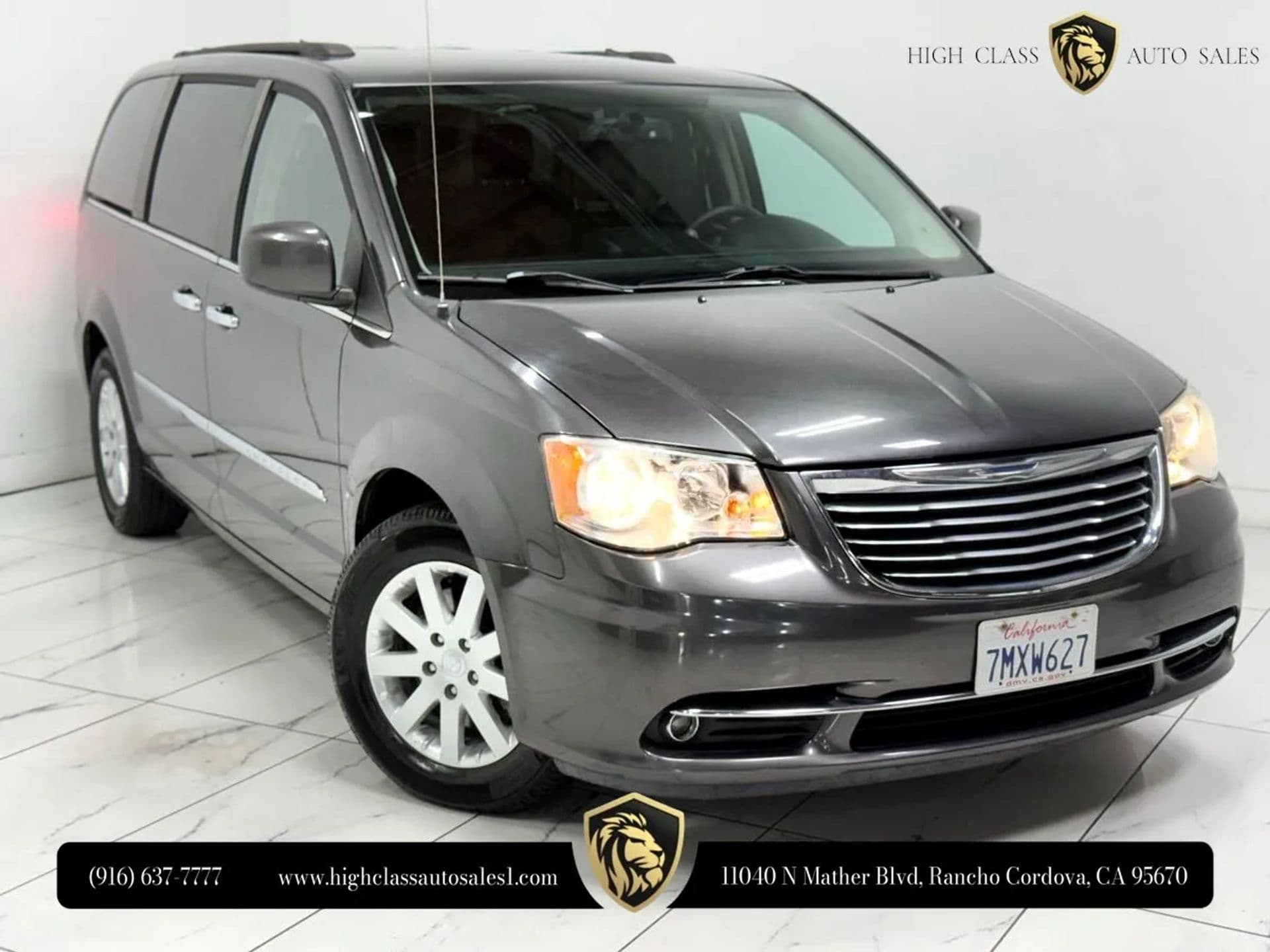 2015 Chrysler Town & Country Touring Minivan 4D