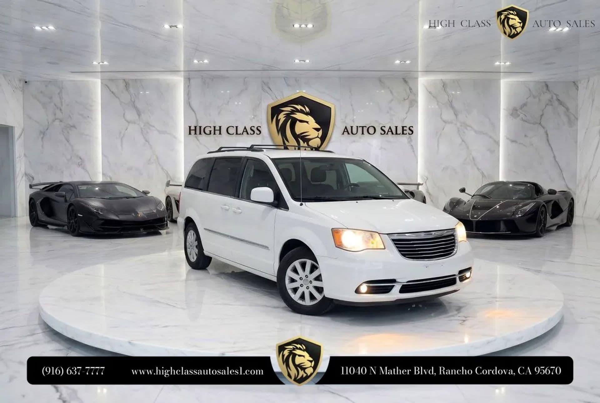 2016 Chrysler Town & Country Touring Minivan 4D